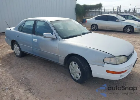 1993 Toyota Camry Le z USA, uszkodzony, nr VIN 4T1VK12E5PU098942